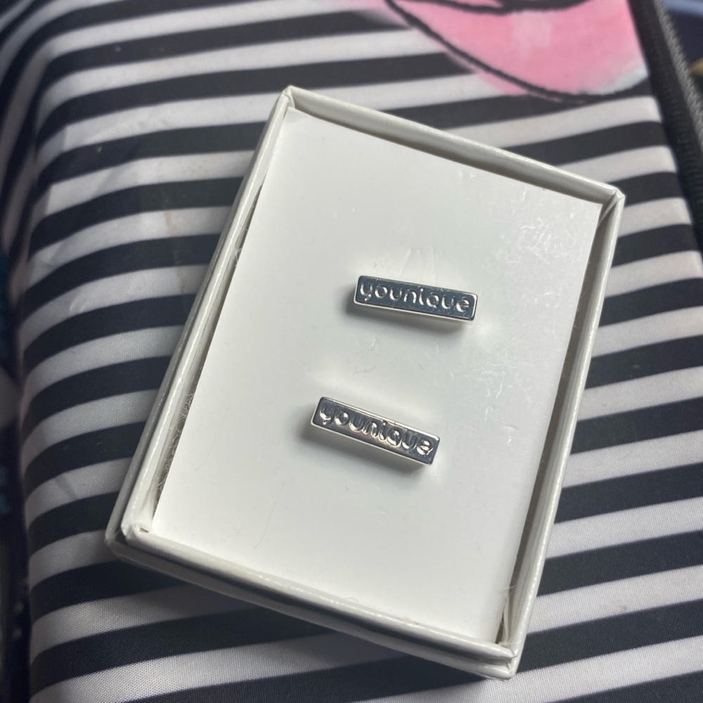Younique bar Earrings